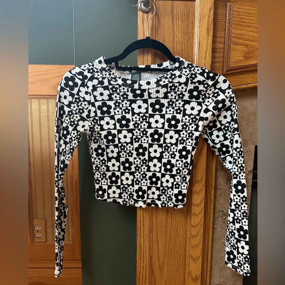 Never worn Cropped Flower pattern fun top